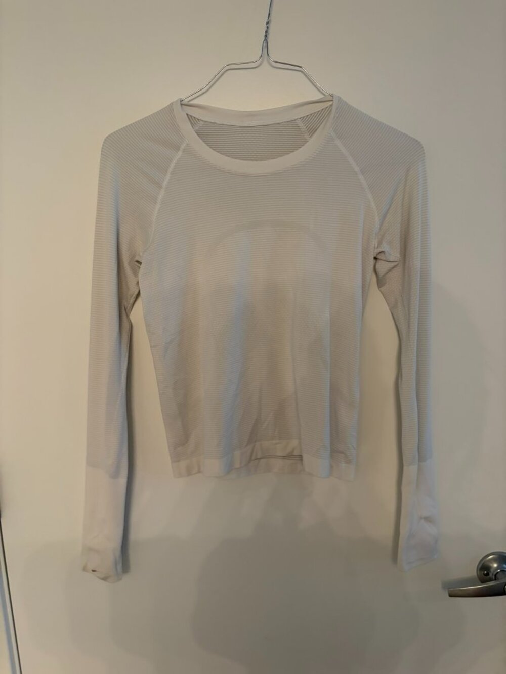 Lululemon Swiftly Tech Long Sleeve 2.0 White Silver Spoon Size 6 Run Thumbholes